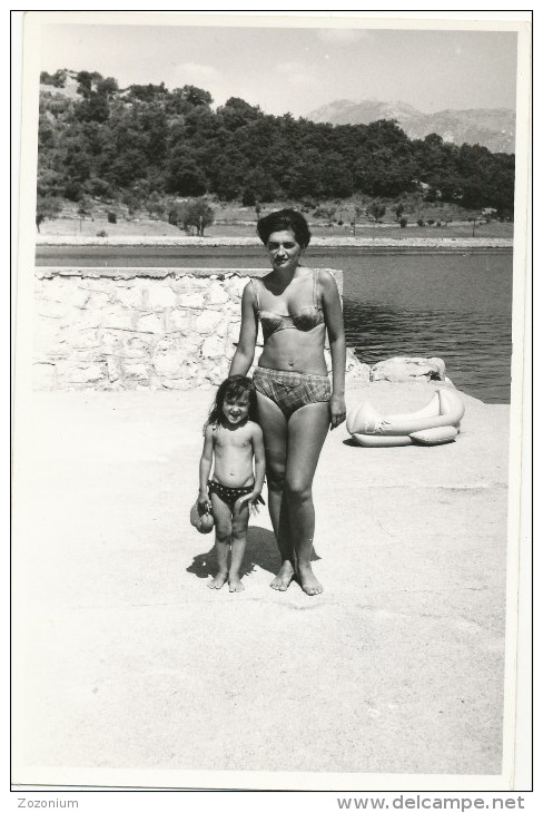 Black nude girl beach Unclassified Real Photo Bikini Woman And Naked Little Girl On Beach Enfant Et Bikini Femme Plage Old Photo Original
